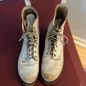 EUC Urban Outfitters White Crackle Ecole Ranger Leather Boot